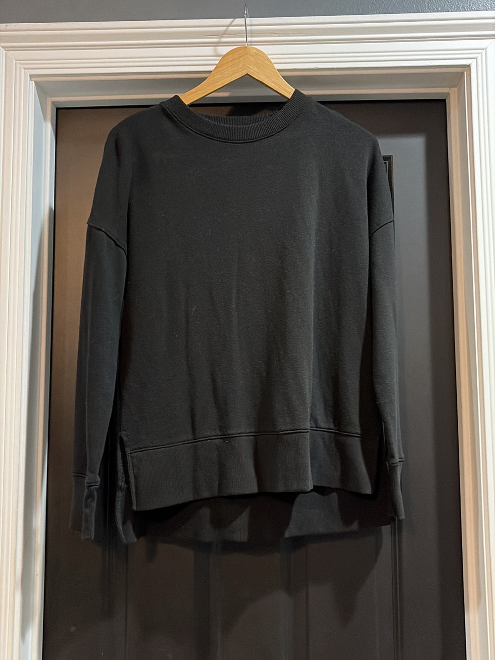 Time and Tru Black Crewneck Pullover Sweater
